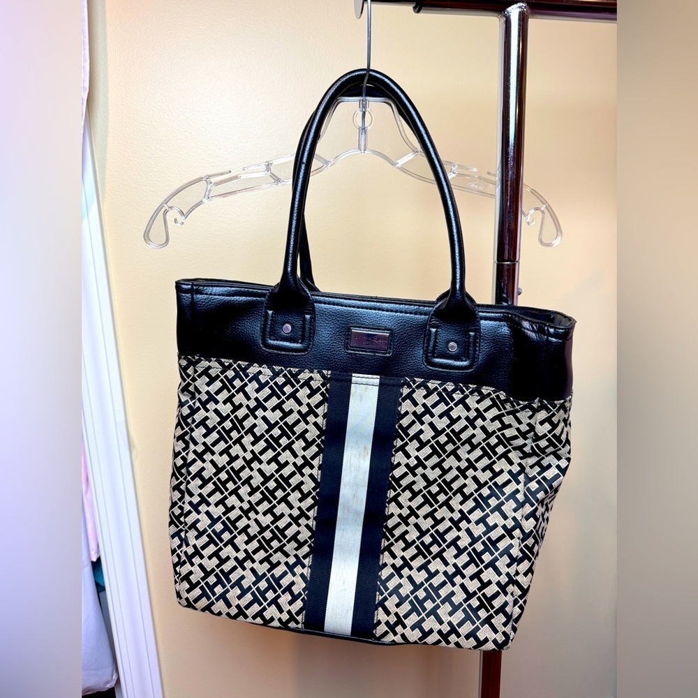 Tommy Hilfiger  signature Jacquard Faux
Leather handbag